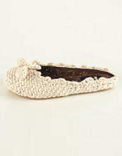 Ruby Brown Knitted slipper pompoms dam i gul