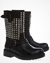 Have2have Boots, Nicky