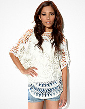 B.Young Gelais Tunic
