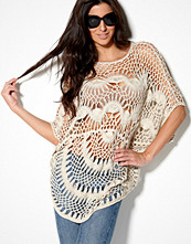 B.Young Gelais Tunic