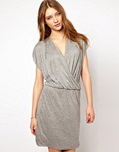 American Vintage V Neck Dress With Gathered Waist