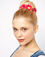 Johnny Loves Rosie Flower Bun Top