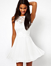 Elise Ryan Lace Skater Dress with Pleated Skirt