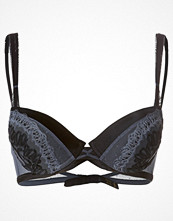 Triumph Essence GORGEOUS ESSENCE Svart