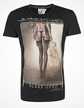 Religion T-shirt med tryck Svart