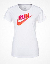 Nike Performance CHALLENGER Vitt