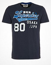 Superdry CAPITAL DEVISION Blått