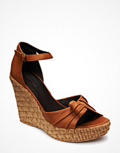 Mentor Mentor Wedge Sandal