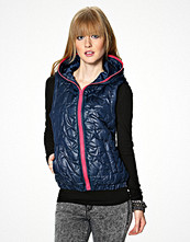 Outfitters Nation väst