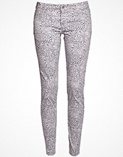 Soaked in Luxury Leojeans Pattern