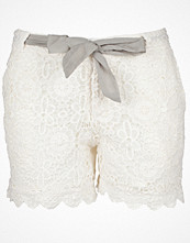 Culture Bolt Shorts Gardenia