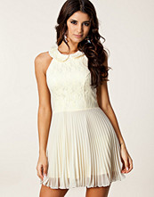 Elise Ryan Pleated Lace Collar Dress