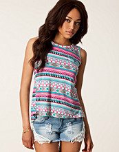 A|wear Split Back Print Tee