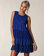 Jeane Blush Courtney Dress