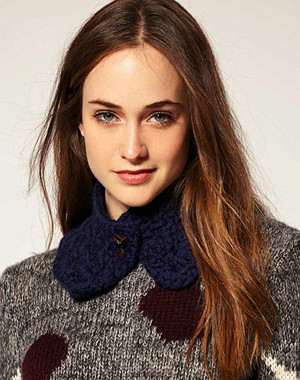 Tsuyumi Hand Crocheted Collar With Leather Buttons