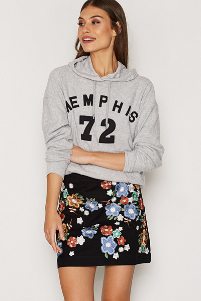 Topshop kjol i A-linje modell med broderade blommor