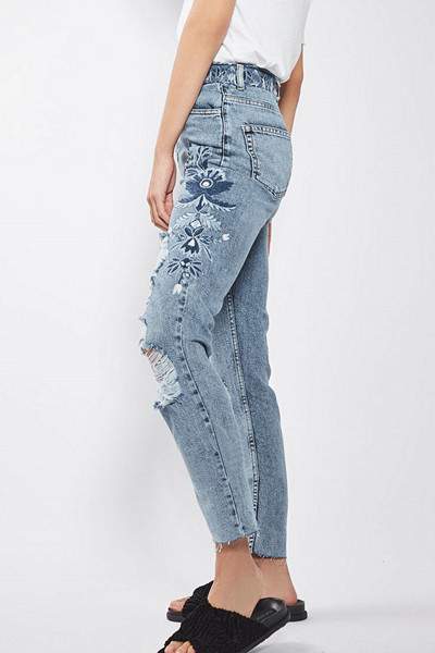 Topshop ljusblå jeans med hög midja och broderade detaljer