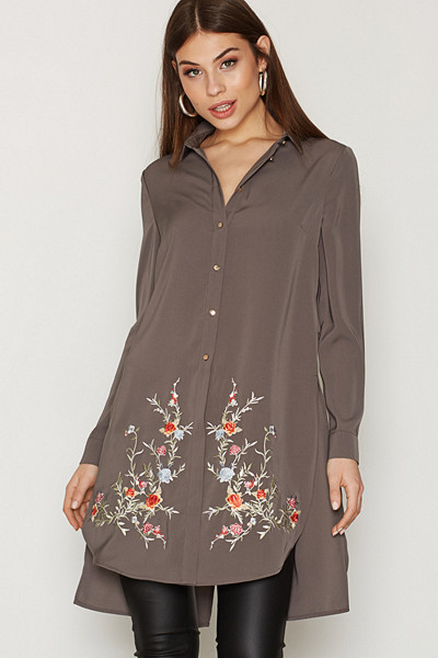 River Island lång skjorta med dekorativ brodering