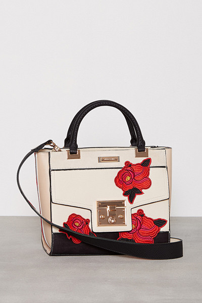 River Island handväska med brodyrer