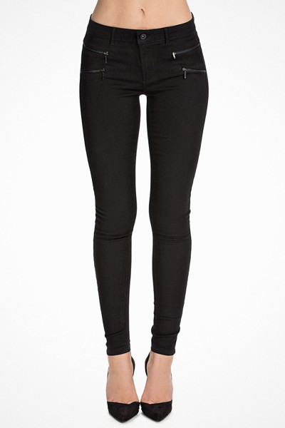 Only jeans med detaljer kring höfterna