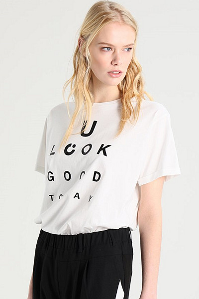 Opus statement t-shirt "U Look Good Today"