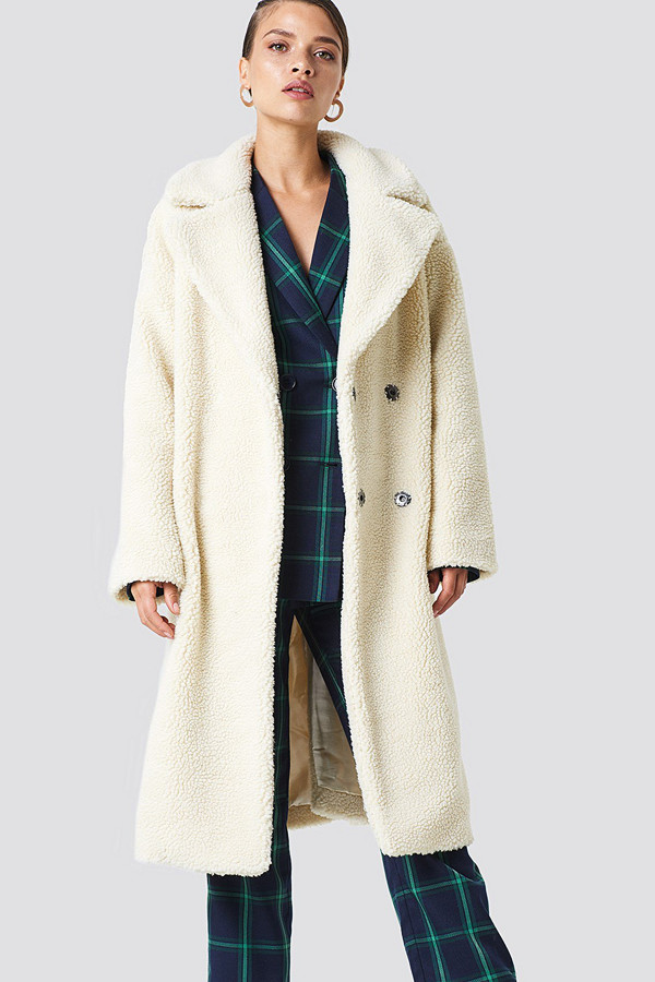 NA-KD teddykappa med bred krage