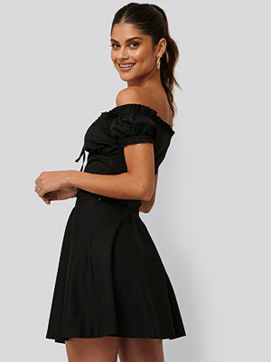 Snygga produkter från Jldrae x NA KD Modegallerian Jldrae x NA KD Bodycon Klänning svart Festklänningar