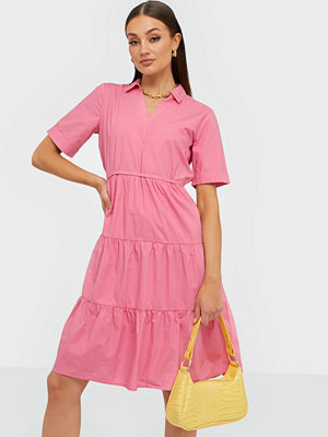 Jacqueline de Yong Esmarilla SS Dress Klänningar online Jacqueline de Yong Klänning jdySibel 24 Midi Dress Wvn