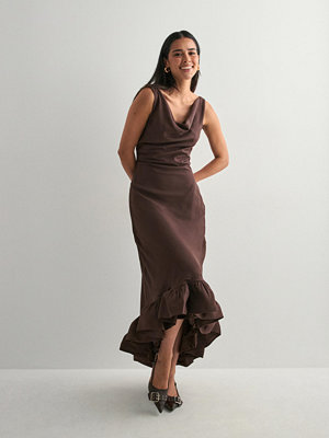 Malina Alia Cowl Neck Ruffled Maxi dress - Brun
