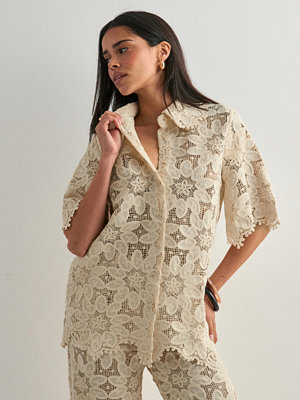 Toppar - Malina Ari Guipure Lace shirt - Beige