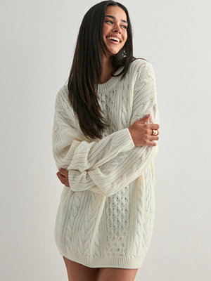 Nelly Oversized Cable Knit Sweater - Vit