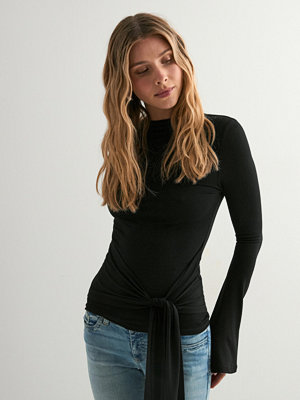 Nelly Drape Tie LS Top - Svart
