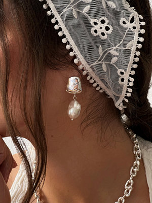 Muli Collection örhängen Dune Pearl Earrings - Silver