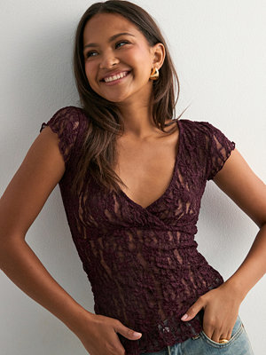Nelly Lace Wrap Tee - Röd