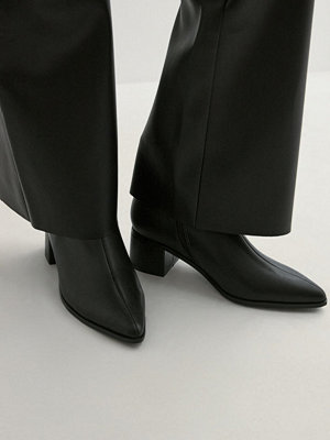 Nelly Low Ankel Boot - Svart