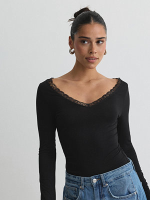 Nelly Lace Detail V Neck Top - Svart
