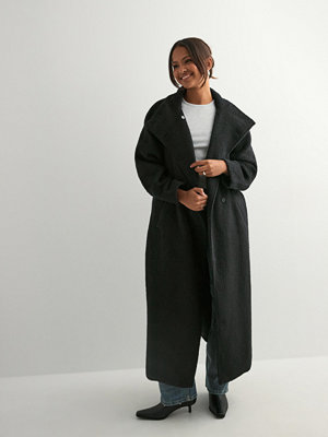 Nelly High Collar Belted Coat - Svart