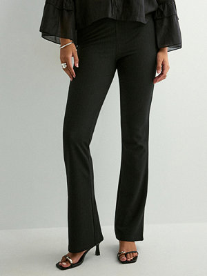 Only byxor Onllisa Shine Pinstripe Flared Pant - Svart