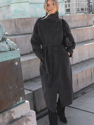 Nelly High Collar Belted Coat - Grå