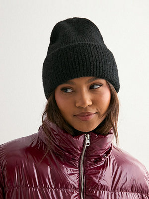 Nelly Fuzzy Beanie - Svart