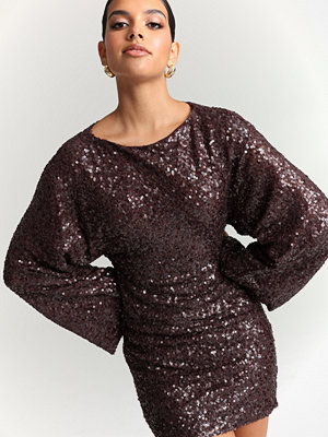 Nelly Glitter Volume Sleeve Dress - Brun