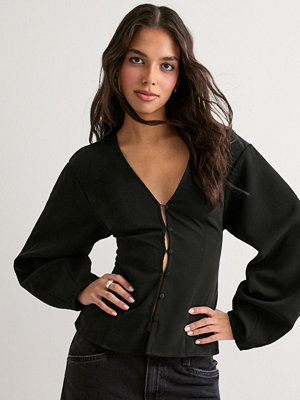 Blusar - Nelly Shaped Button Blouse - Svart