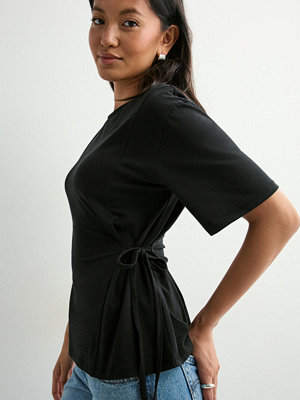 Nelly Tie Waist Tee - Svart