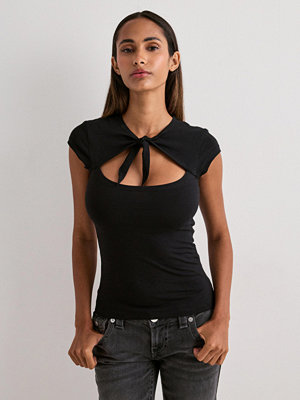 Nelly Amazing Keyhole Tie Tee - Svart