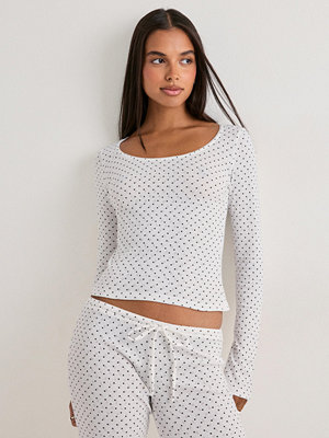 Toppar - Nelly Cute Print LS Top - Vit