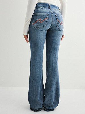Nelly Low Waist Bootcut Stitch Jeans - Blå