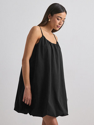 Only Onlfiru Strap Short Balloon Dress W - Svart