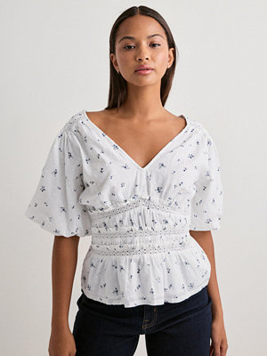 Neo Noir Sapura Flower Dobby Blouse - Vit