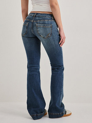 Nelly Super Low Heart Pocket Bootcut Jeans - Blå