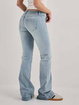 Nelly Super Low Heart Pocket Bootcut Jeans - Blå